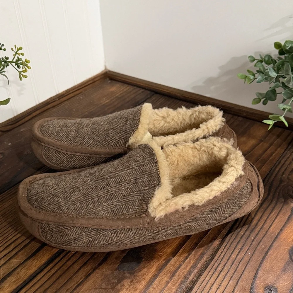 Ugg Men's Cozy Brown Herringbone Wool Slippers